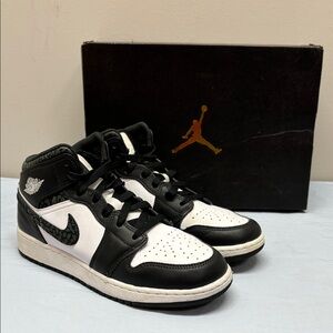 Jordan 1 Mid SE Panda Elephant Off Noir/Blk-Wht FB9909 001 Big Kid 5.5 Y Shoes